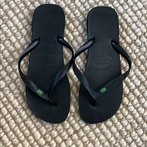 Gently used men’s Black Havaianas